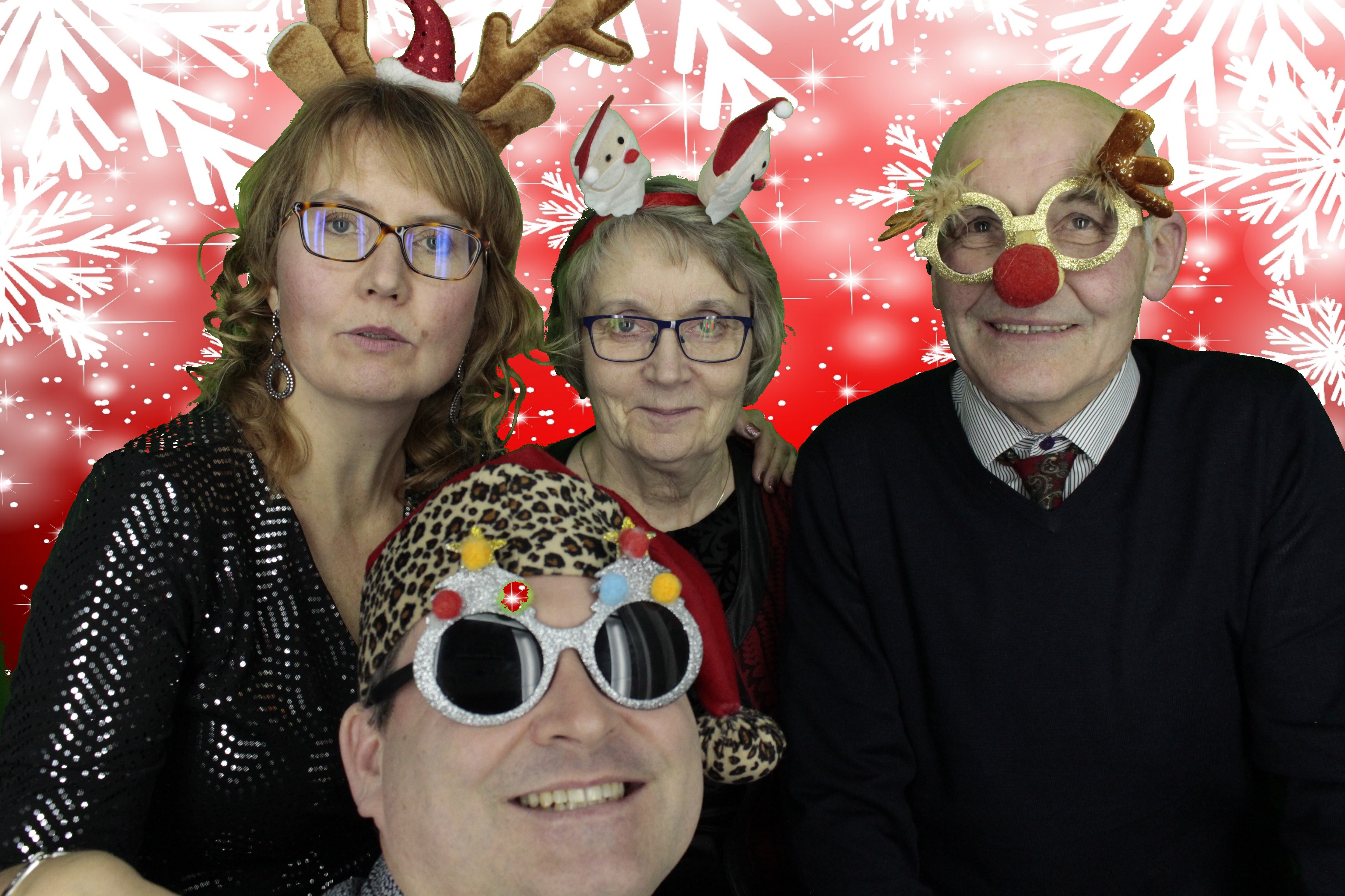 Silvermere Christmas Party | View more photos from the event at gallery.myphotoboothexperience.co.uk/u/MyPhotoBoothExperienceLtd/Silvermere-Christmas-Party-3